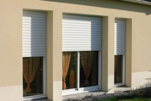 tre Tapparelle in PVC bianco panna